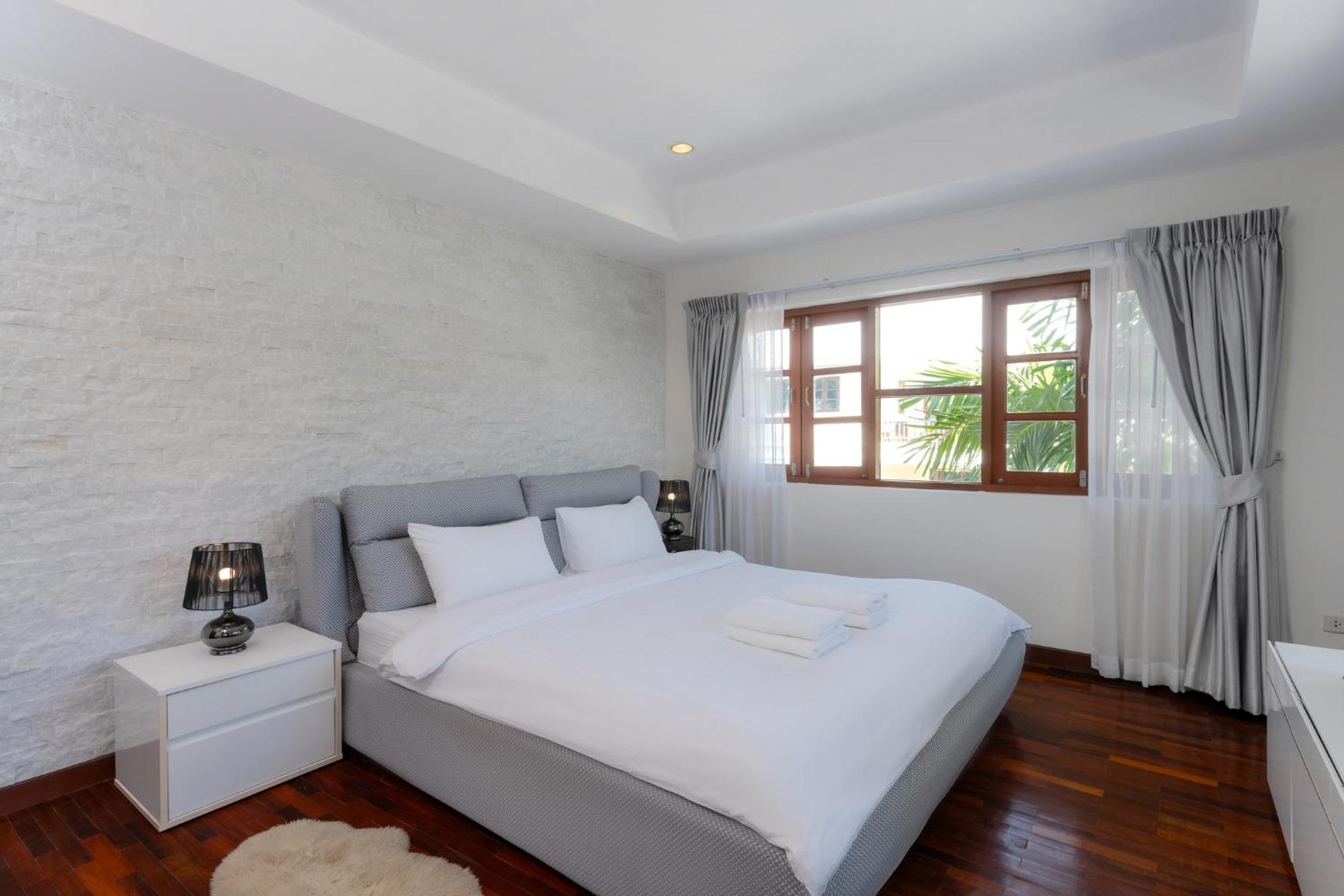 Stunning Villa With Pool And Tropical Garden 华欣 外观 照片